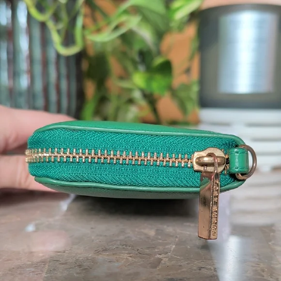 Tory Burch Vibrant Green Zip Wallet - Picture 3 of 10